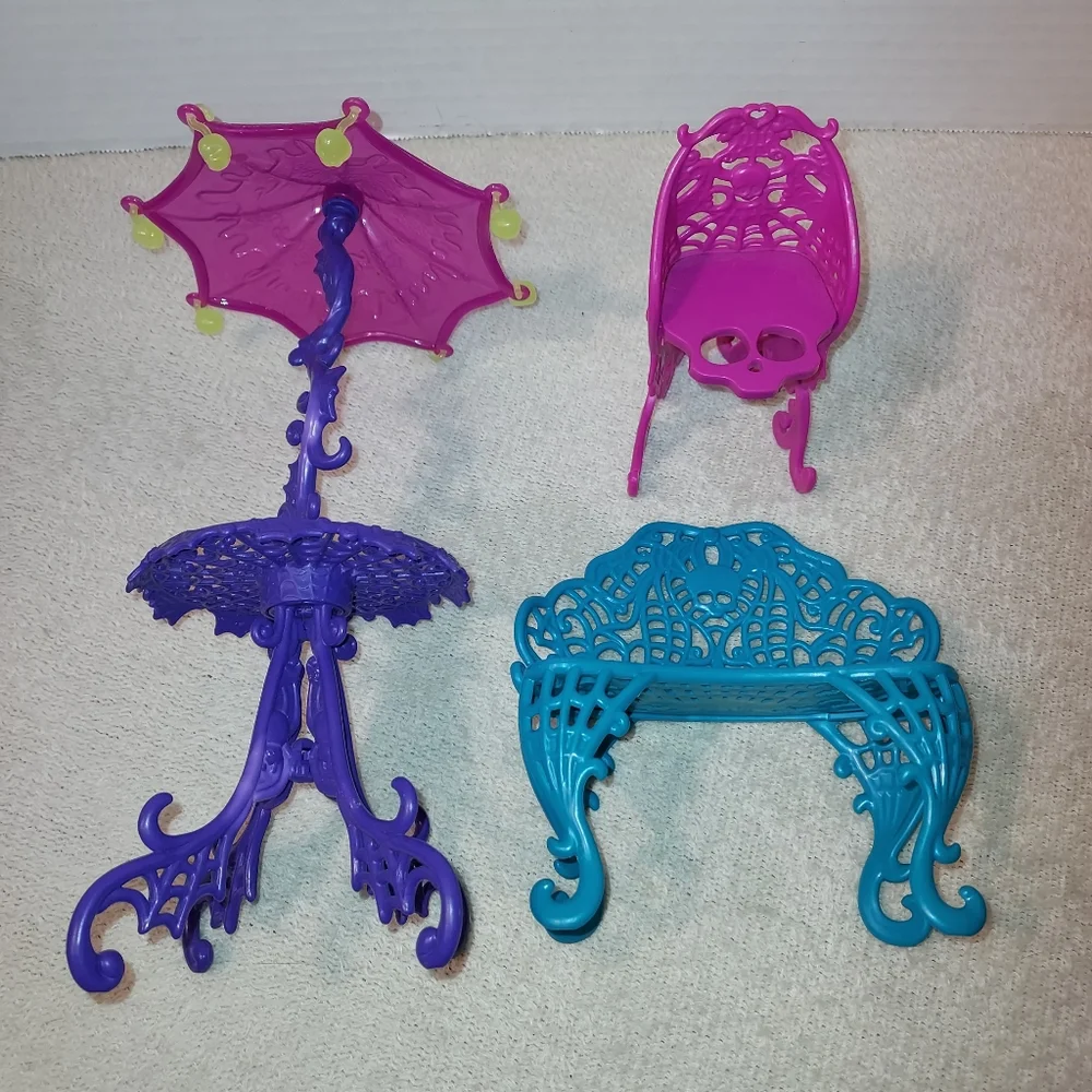 Monster High Scaris City of Frights Cafe Doll Furniture Set